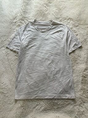 Lululemon Men’s Swiftly T-Shirt in Soft Gray/White Size Medium